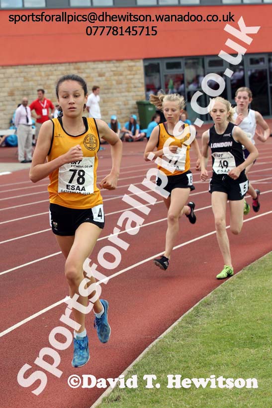 Junior girls 1500 metres, 2015 English Schools Track and Field Champs., Gateshead Stadium. Photo: David T. Hewitson/Sports for All Pics
